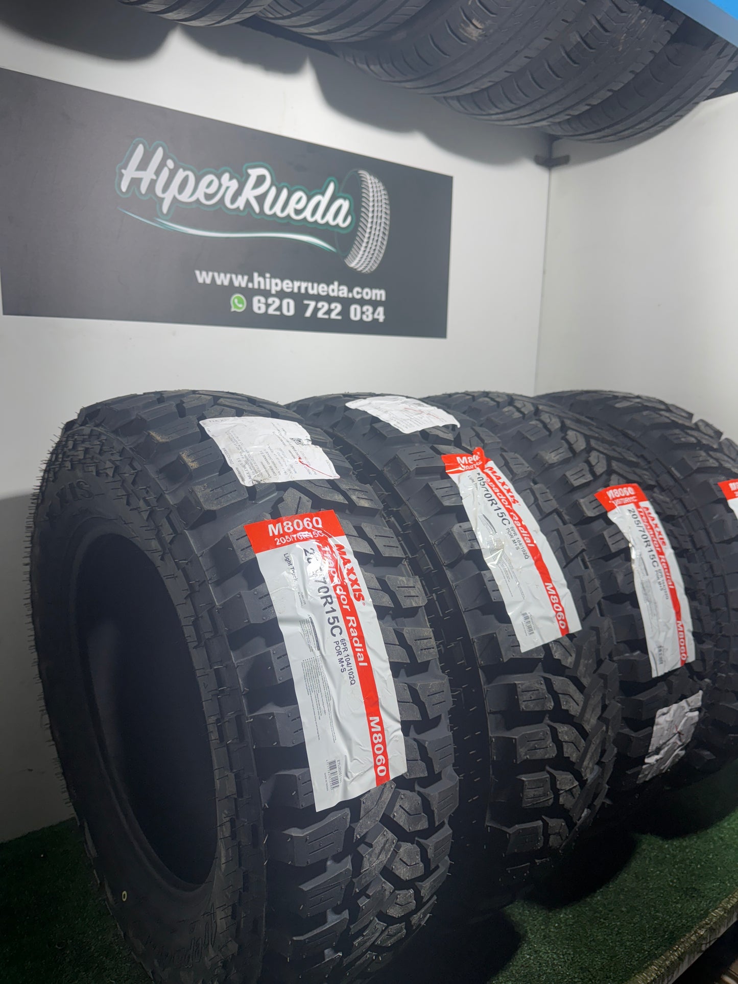 205 70 15 C 6PR 104/102Q MAXXIS M8060