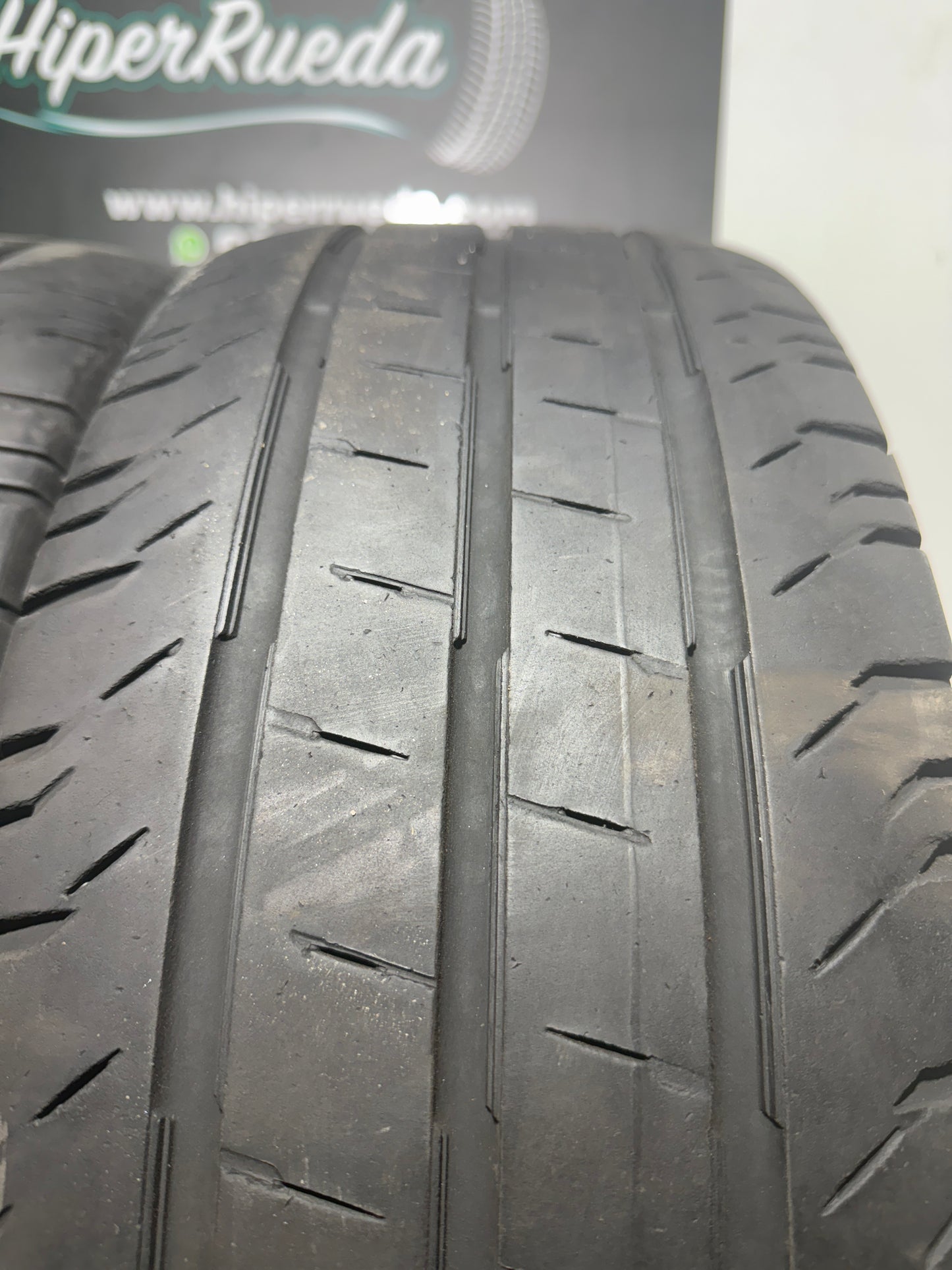 235 65 16C 115/113 R CONTINENTAL CONTIVANCONTACT 200