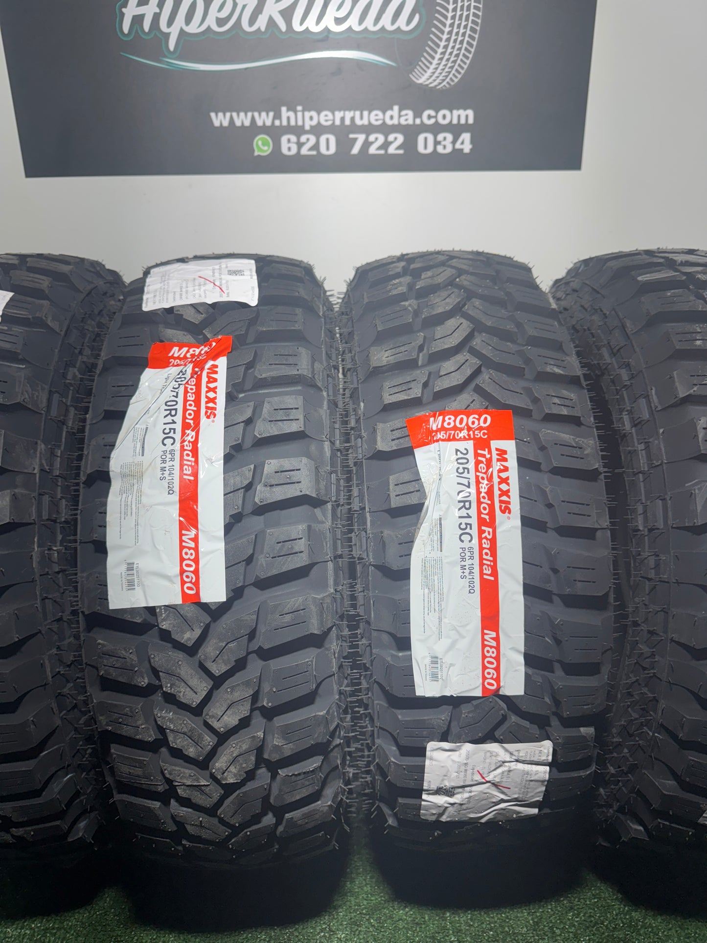 205 70 15 C 6PR 104/102Q MAXXIS M8060